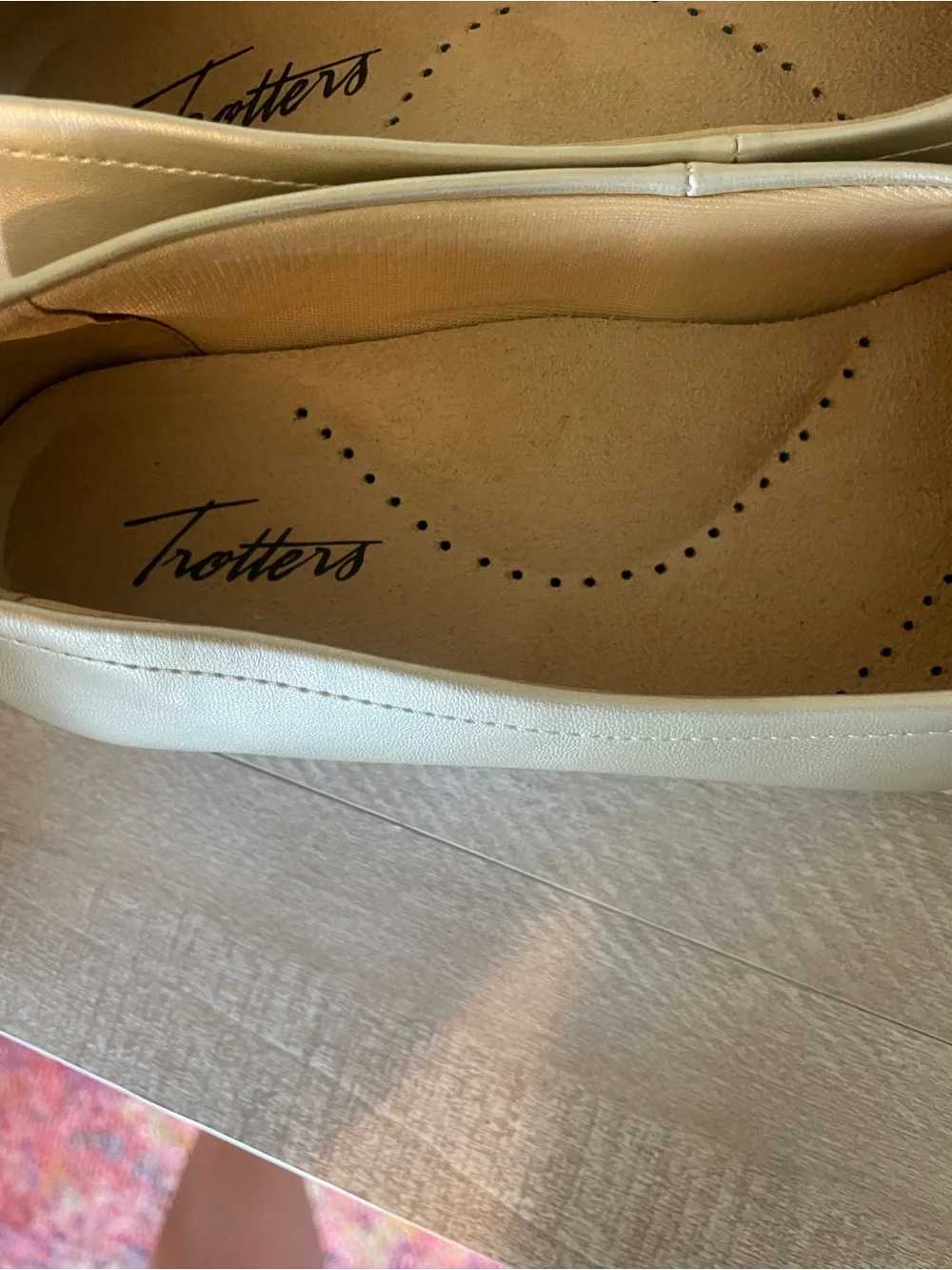 Trotters Samantha Metallic Gem Band Slip-On Flats champagne shoes sz 8WW wide